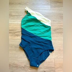 Women’s summersalt swim